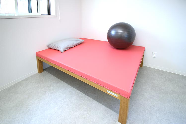 マット付プラットフォームベッド