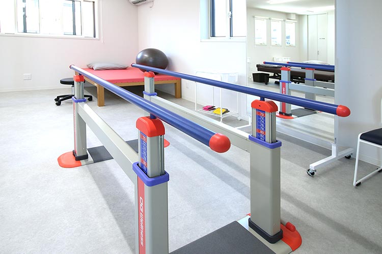 昇降式平行棒イメージ